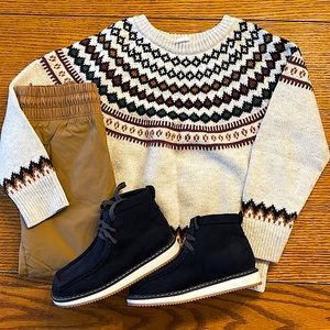 GAP FULL OUTFIT! LIKE NEW! Boys size 4-5 sweater, joggers, & Chukka boots outfit